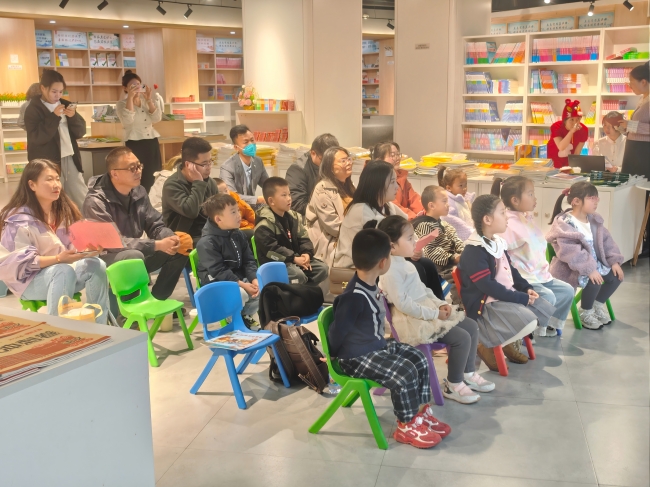 张家口市新华书店第77期“全民阅读·周末读书分享会”母亲节特辑